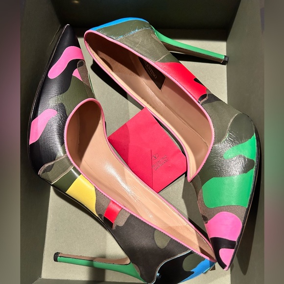 Authentic VALENTINO GARAVANI Psychedelic Camo Rockstud Pump - ONLY WORN TWICE - Picture 15 of 16